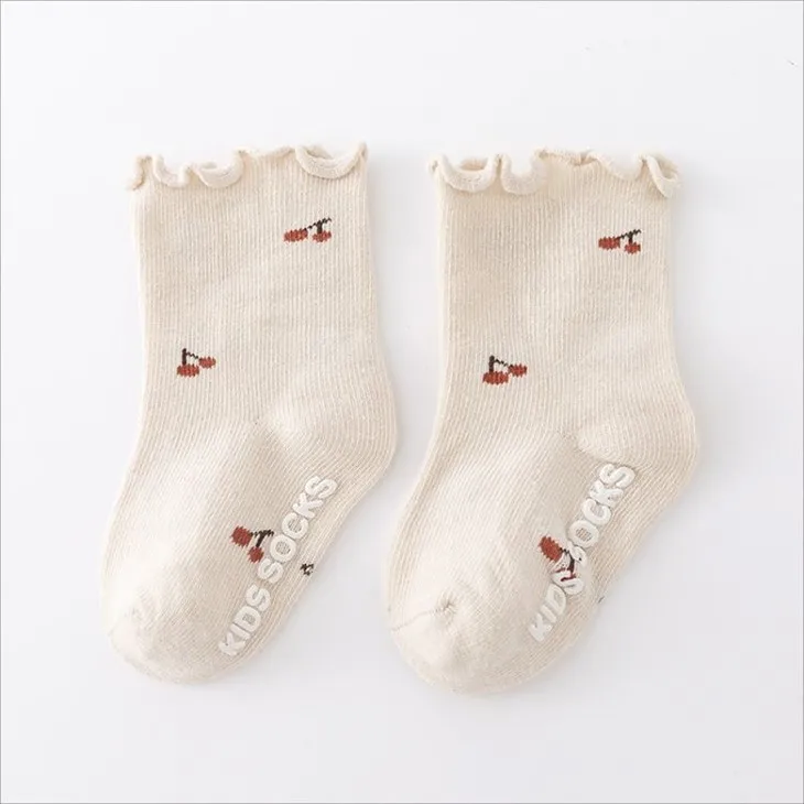 	Newborn Frilly Socks WHITE