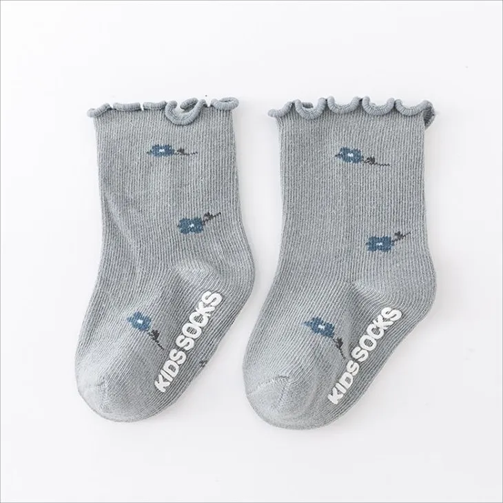 	Newborn Frilly Socks Grey